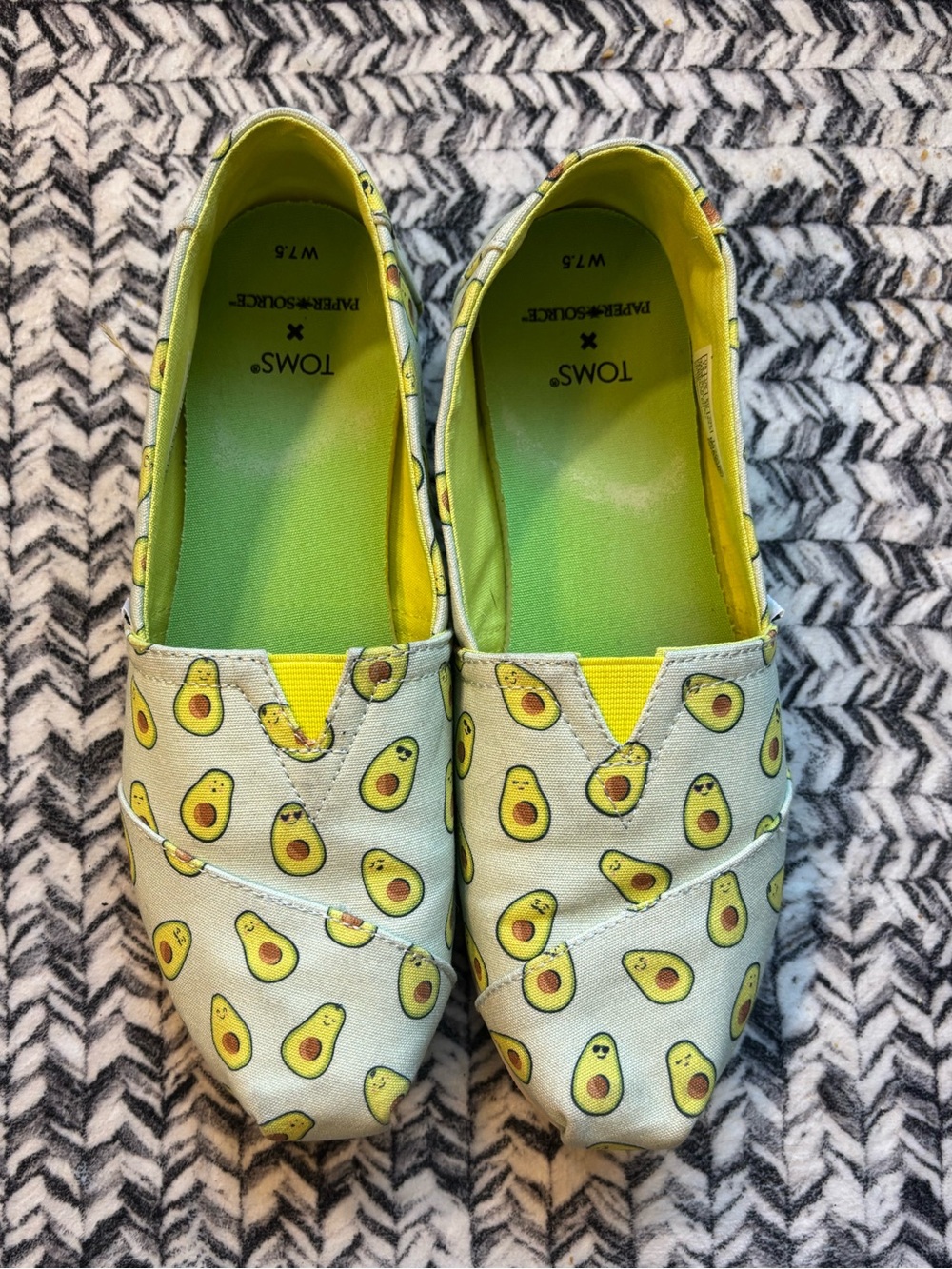 TOMS Women’s Avocado Kawaii Print Slip-Ons Size 7.5 Summer Flats